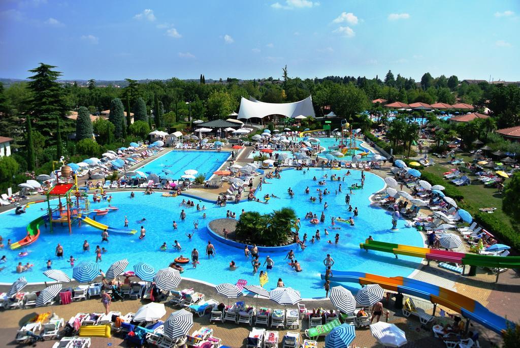 Camping Bella Italia ペスキエーラ・デル・ガルダ エクステリア 写真