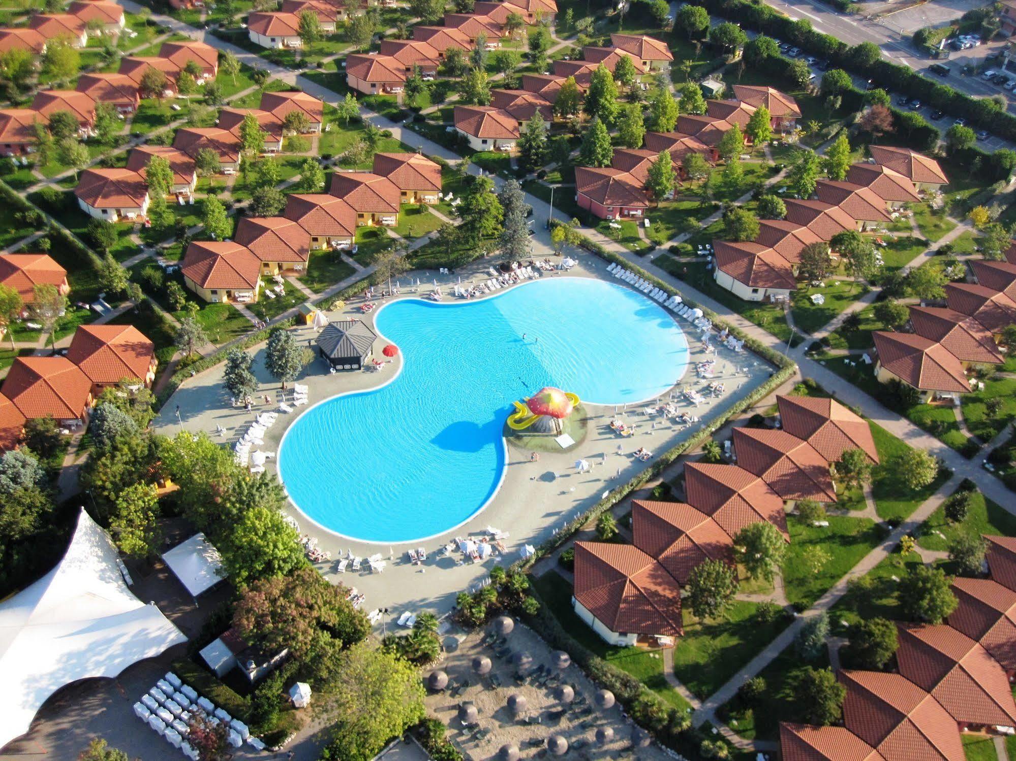 Camping Bella Italia ペスキエーラ・デル・ガルダ エクステリア 写真